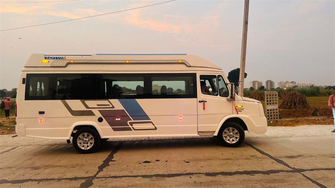 15 seater tempo traveller