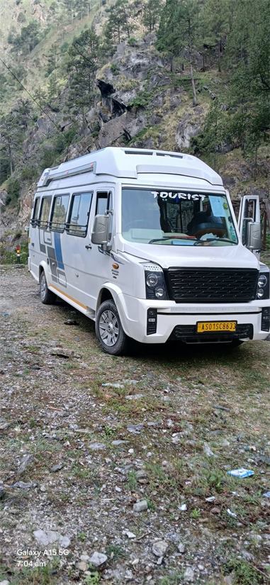 17 seater tempo traveller